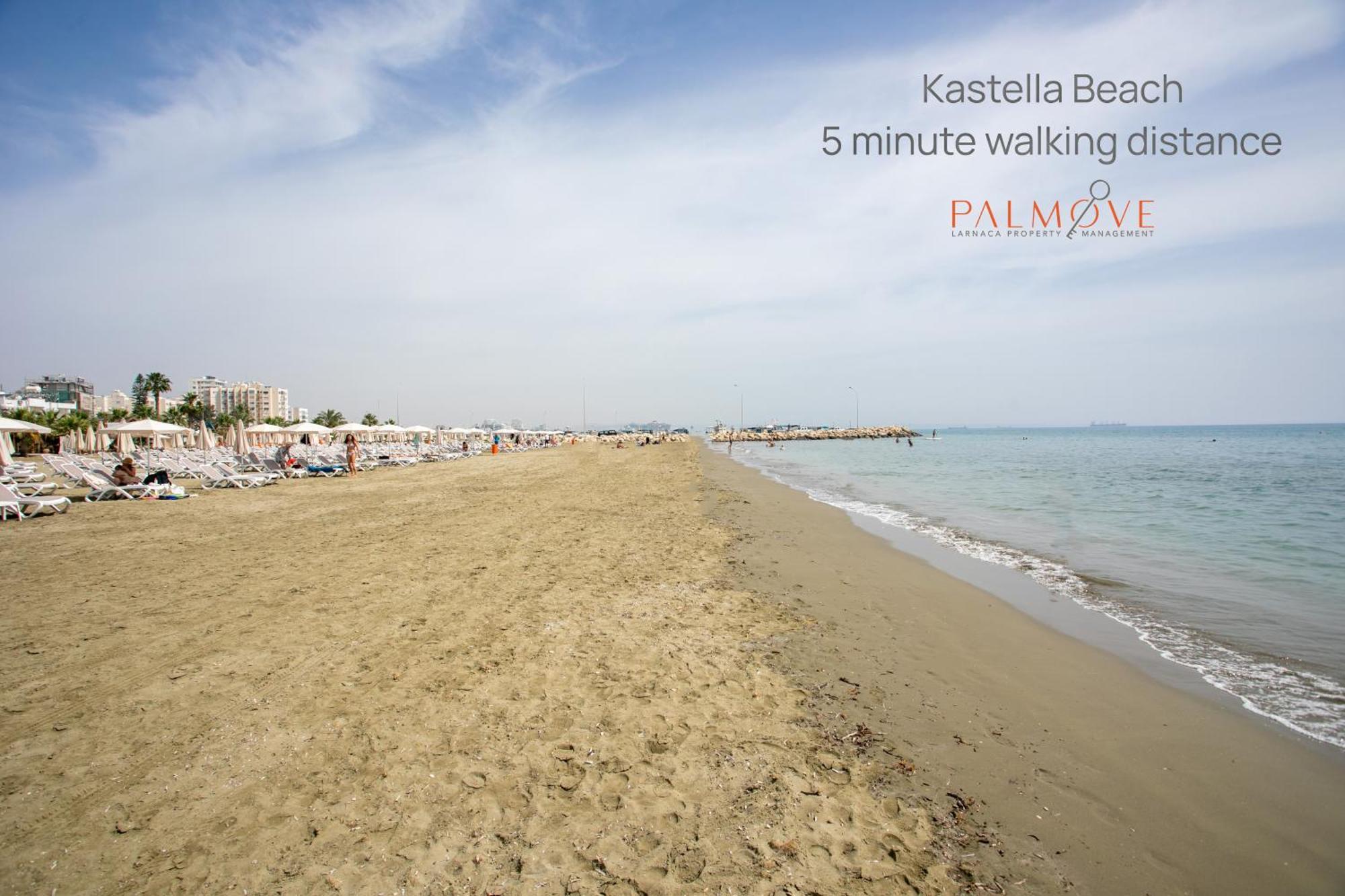 Palmove Luxurious Beachfront Apt Larnaca Bagian luar foto